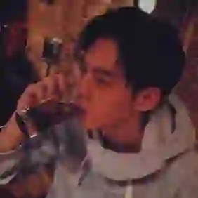 躲门口cos无能的丈夫的头像